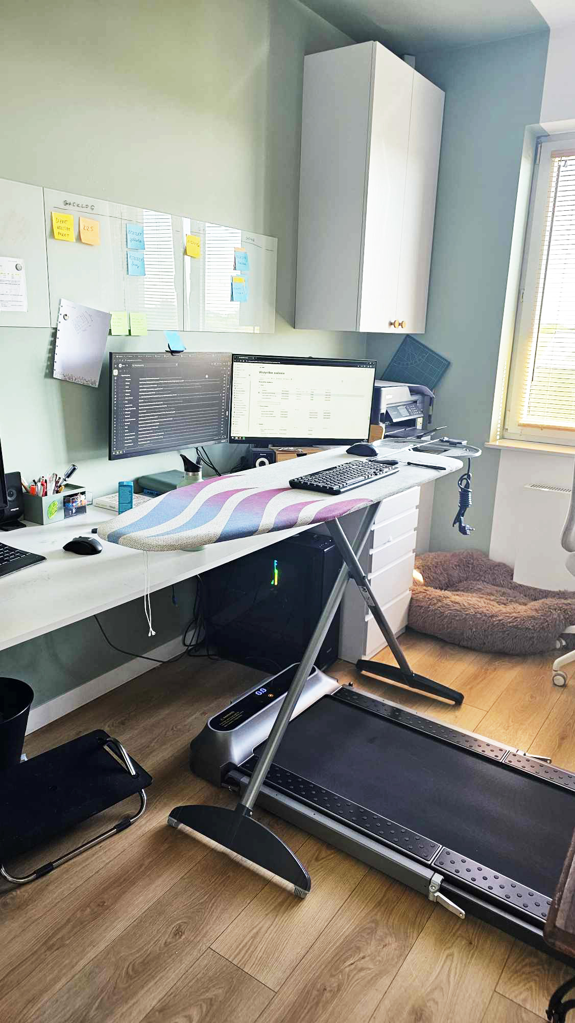 bieznia-pod-biurkiem