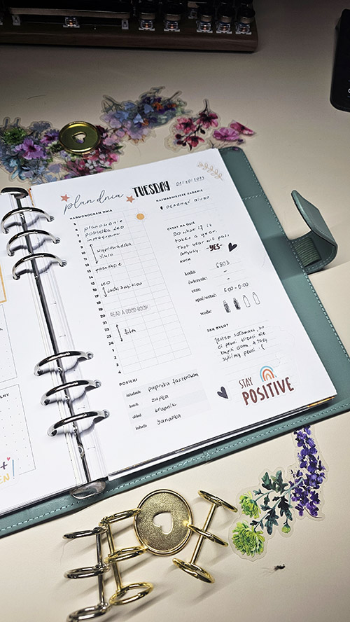 plan dnia wypełniony w planerze