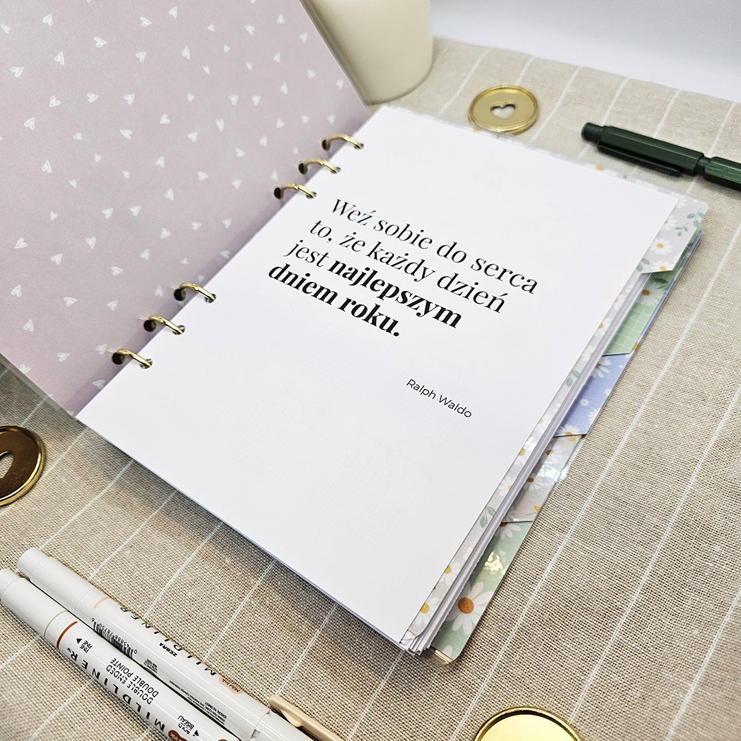 planer-2026-stokrotki-w-pastelach